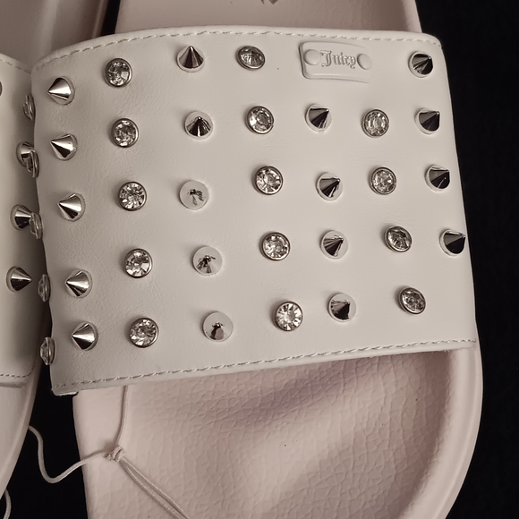 Juicy Couture White Slone Studded Sandals Women's size 9M New With Tags - Picture 2 of 4